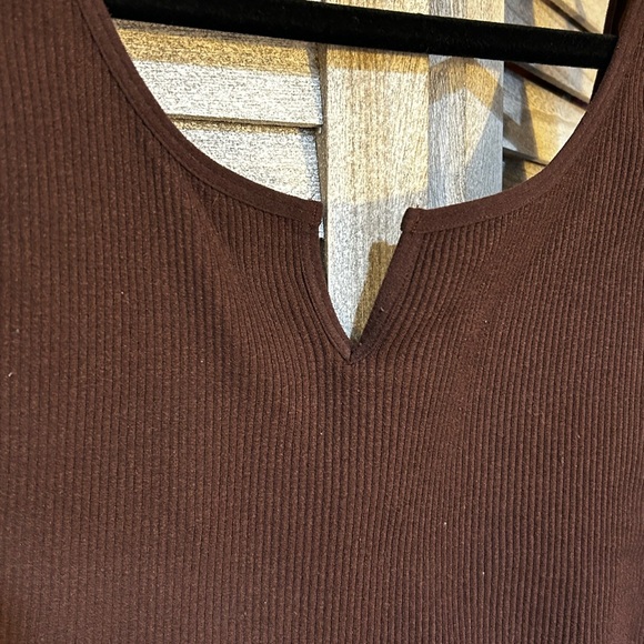 Brown Cropped Sports Bra/Tank Top Women’s Medium Juniors Poly Spandex Blend - Picture 2 of 6